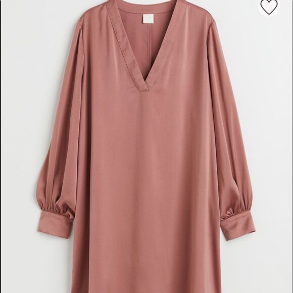 Relaxed- fit, knee- length tunic in satin. - Picture 8 of 9